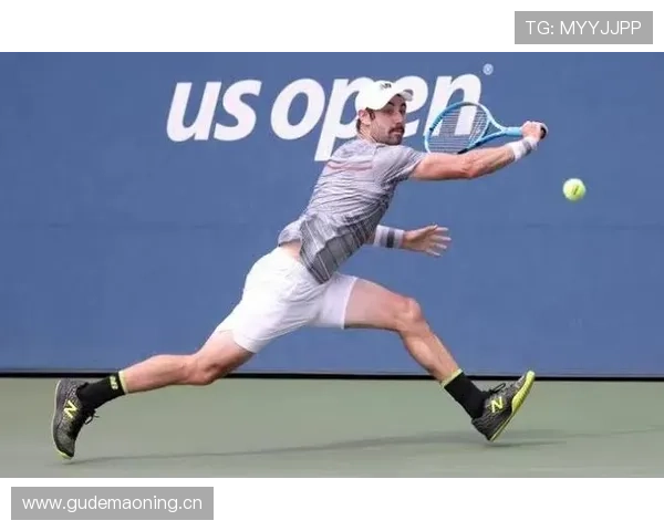 乔丹·汤普森训练完直接开香槟，这日子过得比顶流还顶流