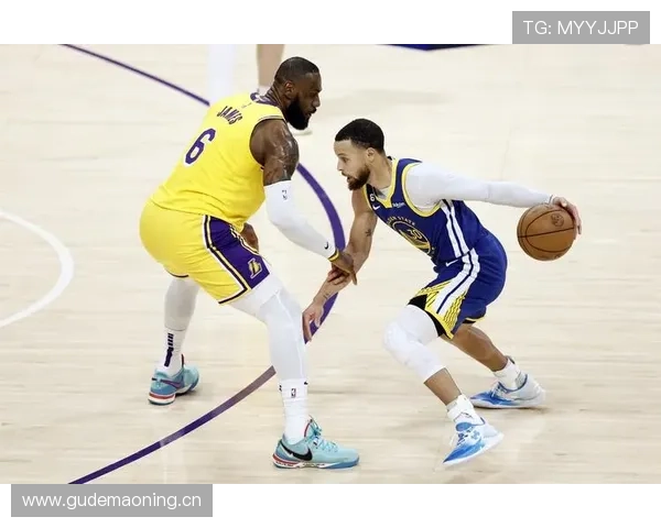 无球切入为谢伊制造空位，威廉姆斯较上季提升三分输出